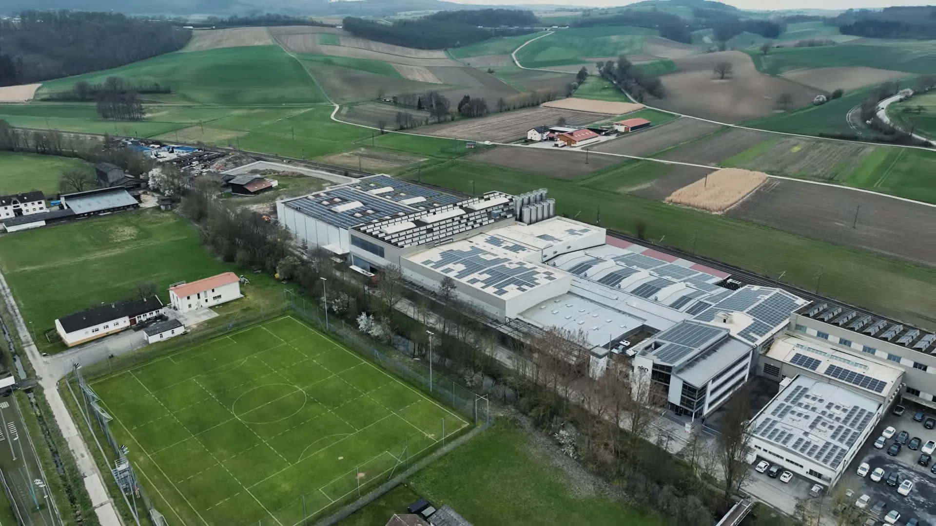 Industrielle Innovation vorantreiben: Wie AKO mit innoscripta erfolgreich Fördermittel einwarb und die Effizienz steigerte